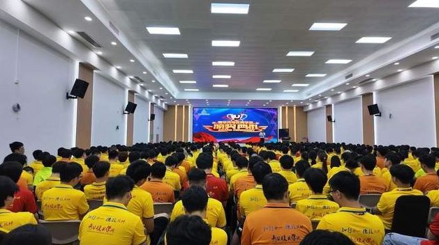 表彰卓越，共启新程— 青华模具8月颁奖典礼