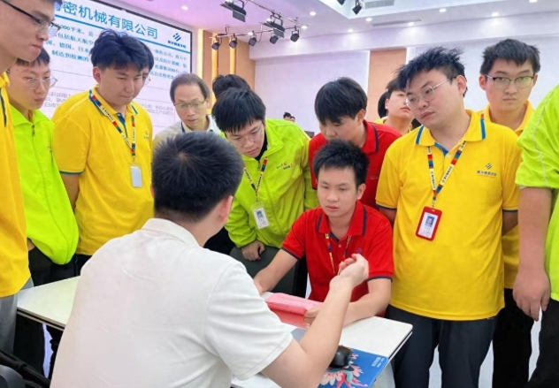 为什么青华模具学校学员不愁就业