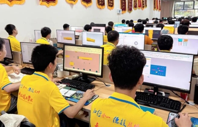 还在普通车床熬夜倒班？为什么越来越多老师傅开始学车铣复合？