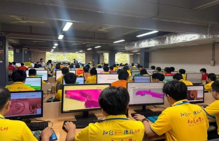 以微光陪跑每一个追梦的青春