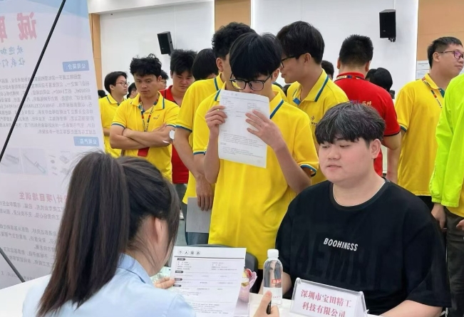 从课堂到职场，他的第一份工作，就拿下了试用期 9000 的高薪