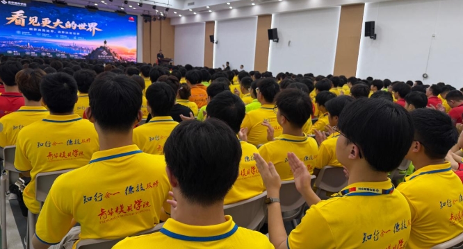 知名高管走进青华课堂，赋能学子奔赴更好未来
