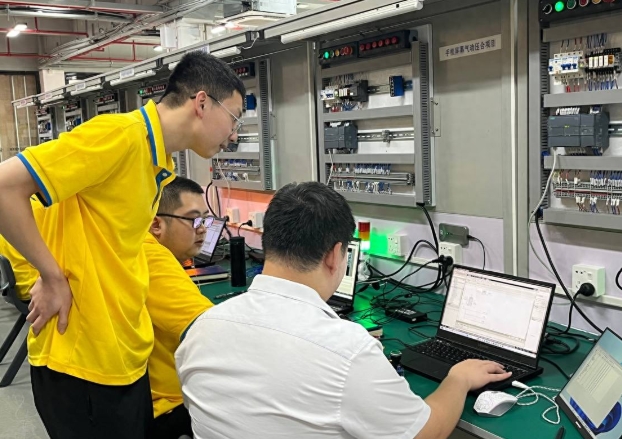 侧重实战教学｜告别纸上谈兵！青华实战培训，铸就上岗硬实力