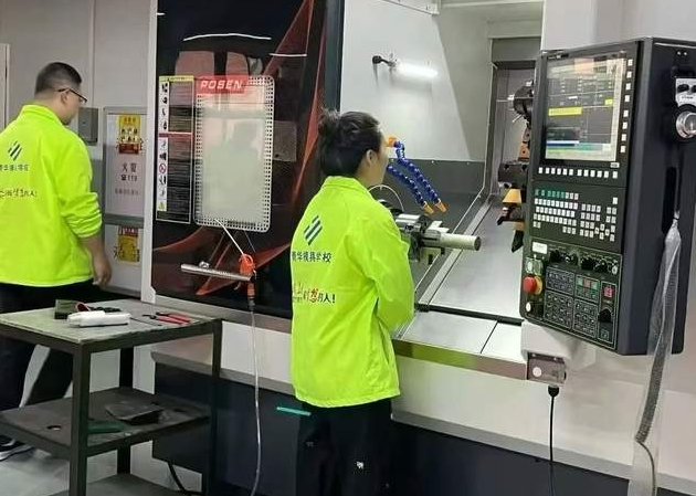 被80后家长的话狠狠戳破现实：真正兜底孩子一生的，从不是学历