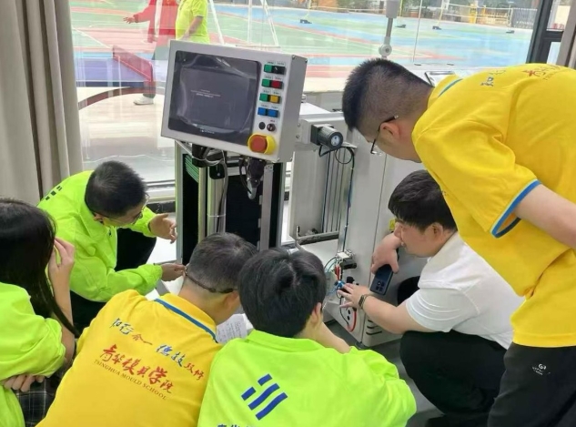 为什么越来越多人，放弃传统学习，选择青华实战技术培训？