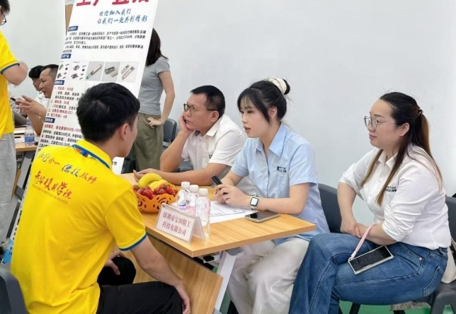 校友搭桥，企业直招｜青华学子凭扎实实力收获企业持续青睐