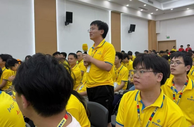 大咖引路拓眼界，技行智造向未来｜华为张总莅临青华开展专题分享
