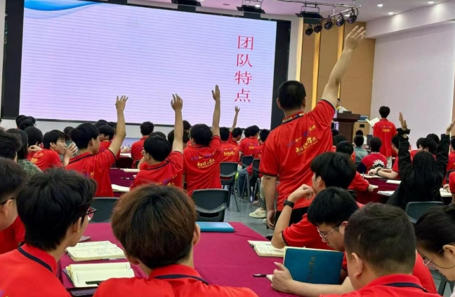 青华模具学校办学使命：不止教技能，更助学生找到自我