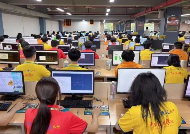 从CNC操机到数控编程：钟同学为什么能完成职业升级？