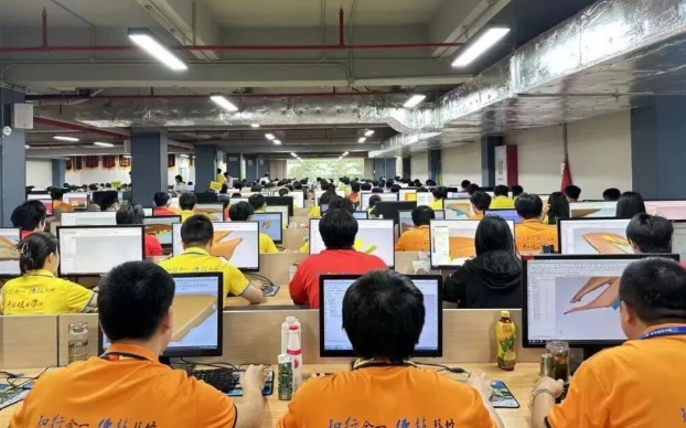 从工厂普工到CNC助理工程师，他用两年把工资做到11000元