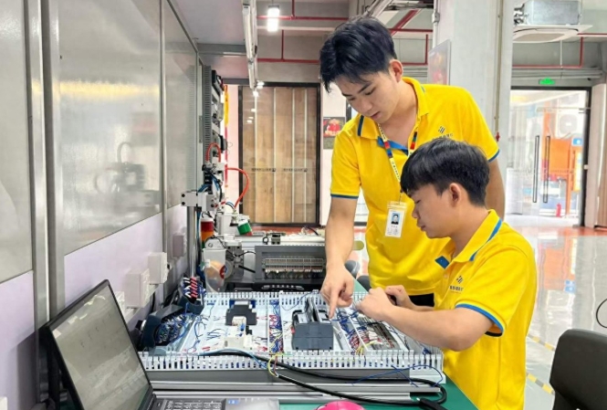 年轻人学技术别盲目！PLC 自动化凭这 3 大优势，成职场 “真香” 选择