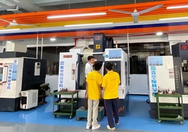 青华全流程工厂化实训，零基础也能练出上岗硬实力