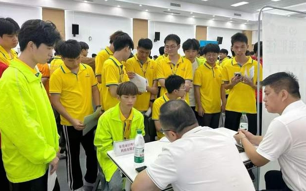 校企双向奔赴，技能直通职场｜青华模具 6 月专场招聘会火热开展