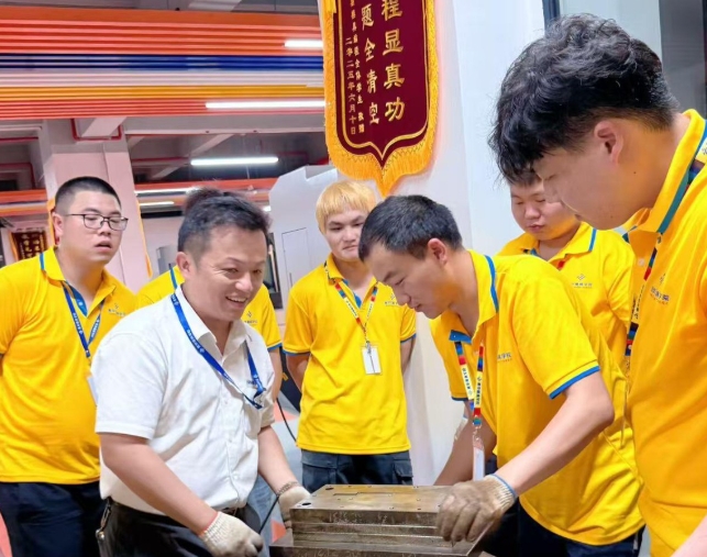 摒弃纸上空谈，模具上手实操才是硬核教学｜青华模具实训日常