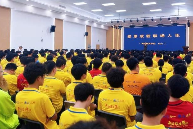 心怀感恩行致远｜Yoyo 老师职场分享课，教会学子走好职业长路