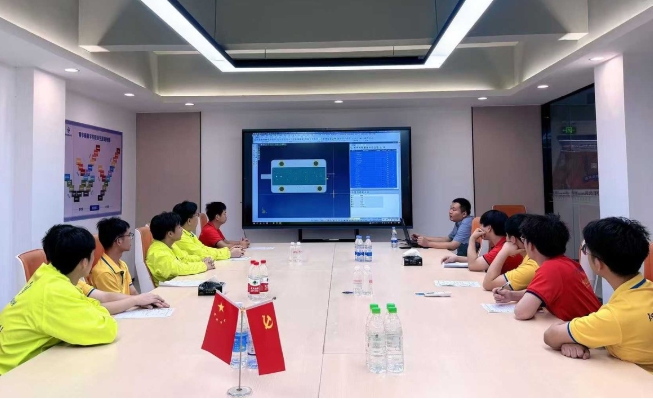 青华模具学校毕业的学长，带着高薪岗位回母校招人了