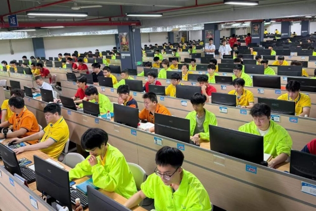 用心打磨手中图纸，便是雕琢自己的人生