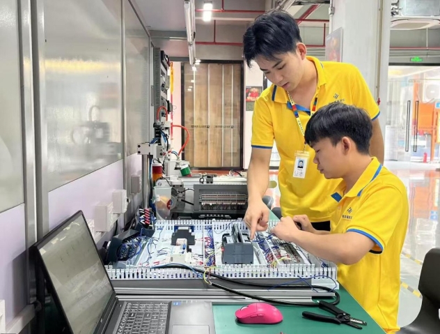 走进青华PLC实训课堂，用实操练就工业自动化硬核本领