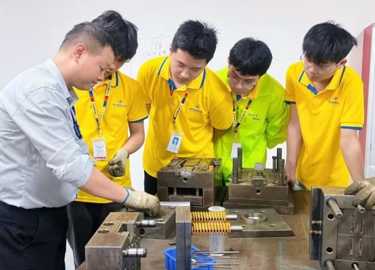塑胶模具设计，真正连接的是产品和量产