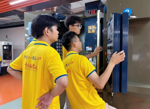 实训见真章｜青华模具学员的数控实操：所有从容，皆为千锤百炼
