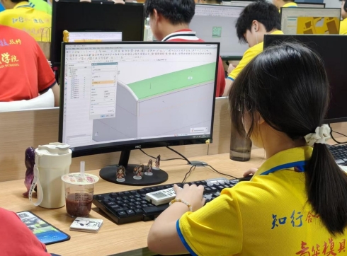 操机工资万年不变？学会五轴编程，直接拉开薪资差距