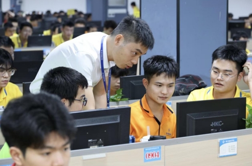 修模师傅职业瓶颈！只会修模不够，懂设计编程才值钱