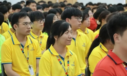 课堂纪实｜信念铸底气，素养致长远！青华职场价值观成长课开课