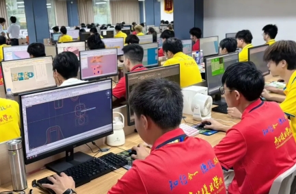 课程终身复训+技术兜底，一次学习终身受益