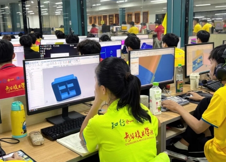 二十多岁最稳的出路，不是硬卷学历，而是手握一门硬技术