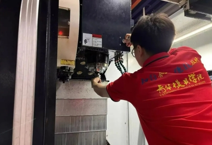制造业持续升级，普通工人该如何稳住未来？