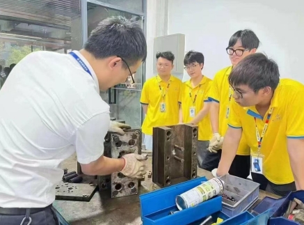 好的模具教学，是让学生长出独立解决问题的能力