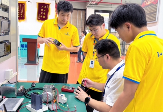 零基础也能学高薪技术！青华PLC自动化实战教学，助力学员稳稳就业