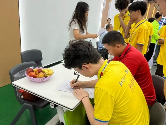 零基础学编程，余同学靠技术拿到7000月薪