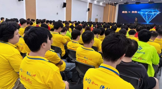 不止教会技术，更教会成长｜青华模具学校职业素养课，为高薪职场赋能