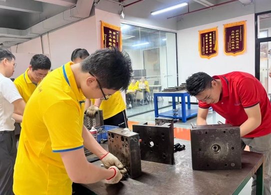 35岁学技术真的不晚！零基础学员逆袭月薪1.8万