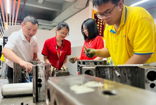 跳出无效求学！高中生逆袭模具设计，坐办公室稳拿高薪