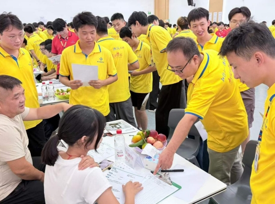 学模具怕找不到工作？看完青华模具学校招聘会现场你就懂了！