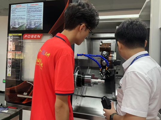 干CNC操机5年工资还是7–8k？看懂真相，不再死熬工龄！
