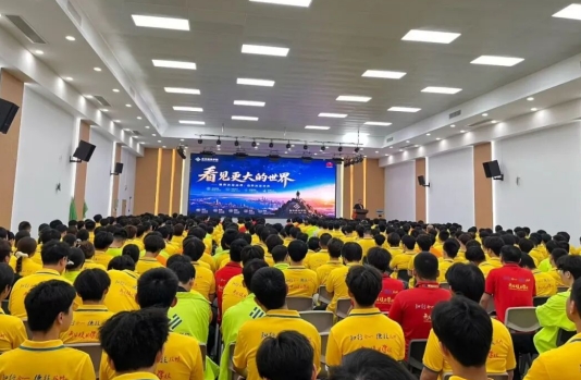 大学毕业后找工作迷茫，问题可能不在学历，而在“差最后一步”