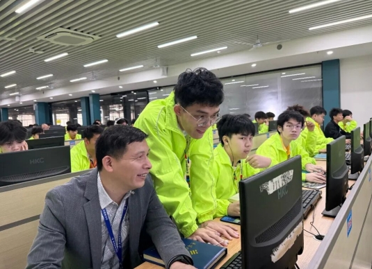 很多家长关心：孩子来学技术，老师到底是怎么带的？